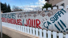 Les habitants de la rue des Alpes sont excédés par les nuisances des voitures et des camions.