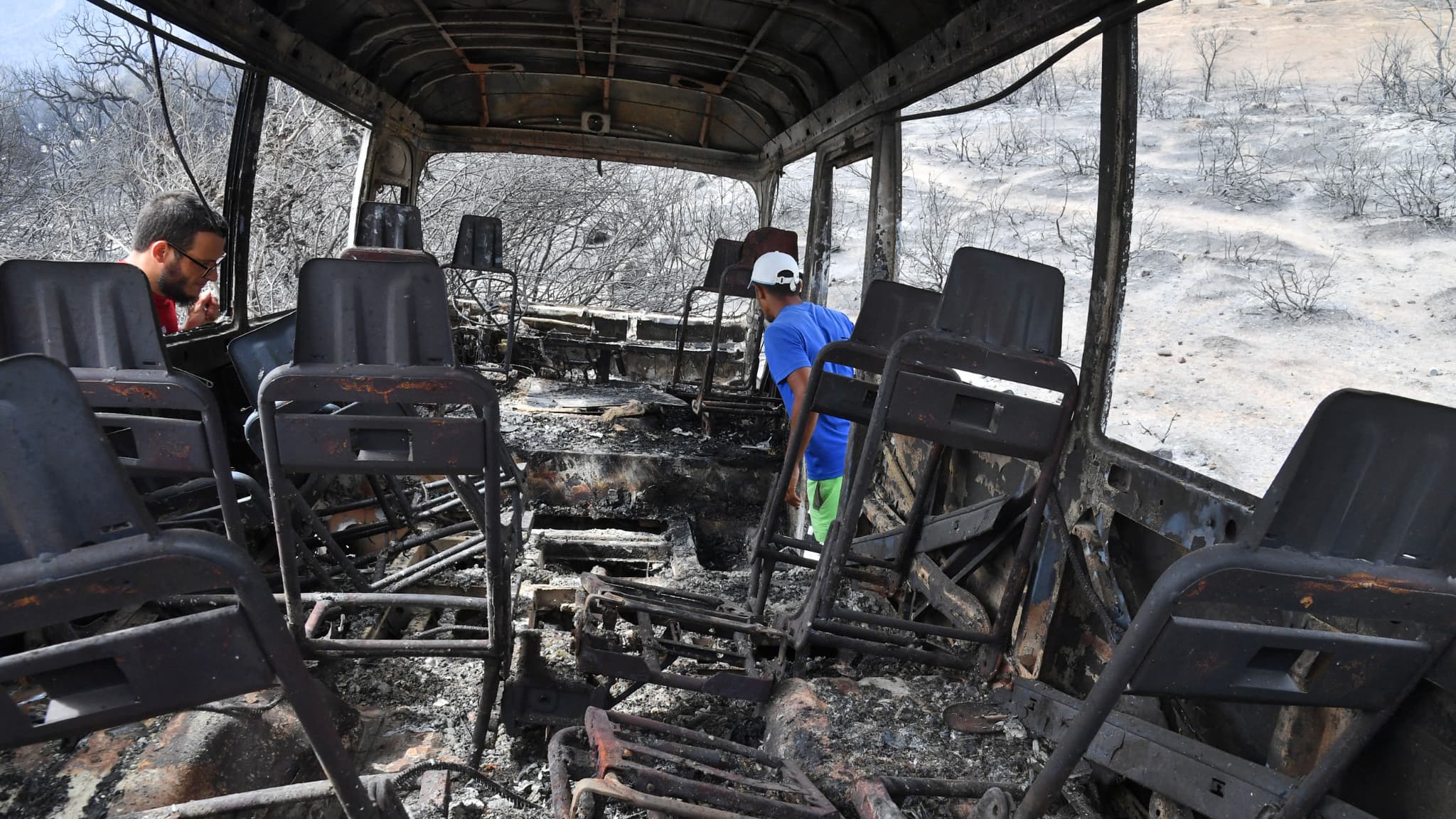 Le bus calciné, cadre d'une terrible tragédie à El Kala. 