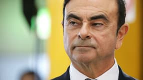 Carlos Ghosn reçoit Emmanuel Macron dans une usine Renault le 8 novembre 2018