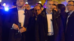 François Hollande devant le Bataclan le soir des attaques du 13 novembre 2015.