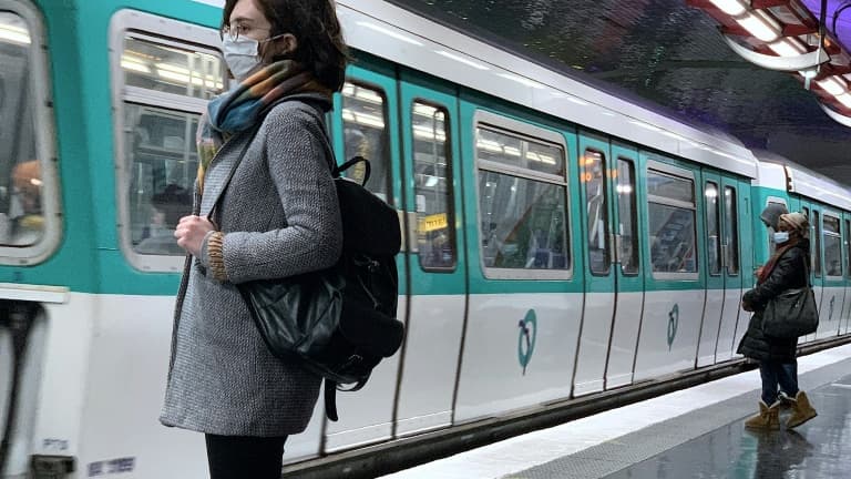 Sur une ligne du métro parisien, le 4 novembre 2020