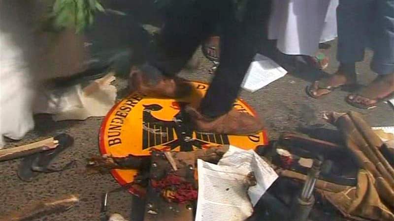 Des manifestants protestant contre la diffusion sur internet d'une vidéo anti-islam ont envahi et incendié vendredi l'ambassade d'Allemagne à Khartoum, la capitale soudanaise. D'autres manifestants ont franchi le mur d'enceinte de l'ambassade des Etats-Un