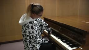 Caroline reprend petit à petit le piano. 