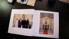 L'album photo offert par Emmanuel Macron au roi Charles III à l'occasion d'une visite d'État le 21 septembre 2023