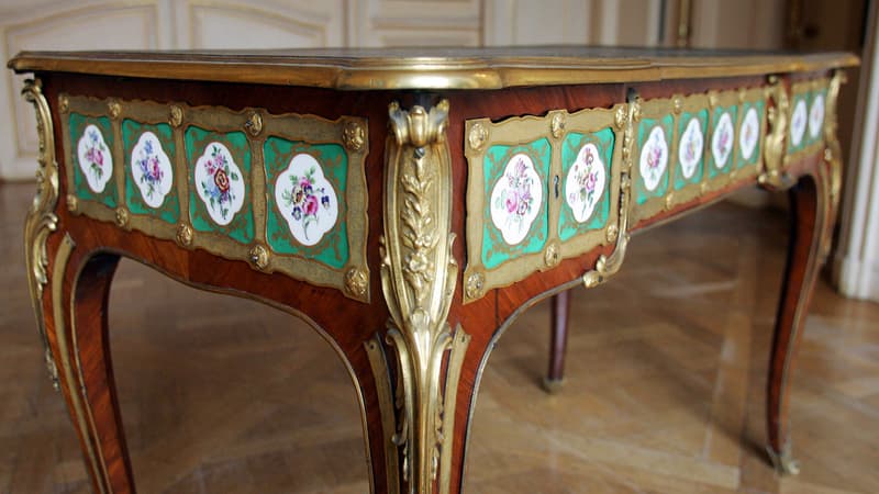 Meuble du XVIIIe siècle (illustration)