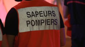 Un sapeur-pompier sur l'autoroute A8.
