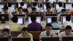 Café internet dans la province chinoise du Shanxi. Le nombre d'internautes franchira le cap des deux milliards cette année, soit près d'un tiers de la population mondiale, rapporte l'Union internationale des télécommunications (UIT). /Photo d'archives/REU