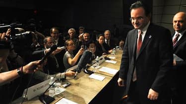 Le ministre grec des Finances à l'issue d'une conférence de presse au siège du FMI, dimanche. Georges Papaconstantinou a assuré que l'aide des Européens et du FMI serait débloquée à temps pour éviter le risque d'un défaut de paiement, alors que les 45 mil