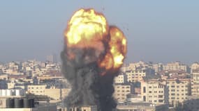 Image d'illustration - Fumée après une frappe israélienne sur Gaza, le 15 mai 2021