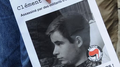 Un manifestant porte une pancarte à l'effigie de Clément Méric lors d'un rassemblement à Toulouse, le 6 juin 2013.