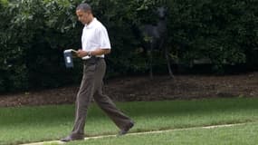 Obama avec une tablette dans les jardins de la Maison-Blanche