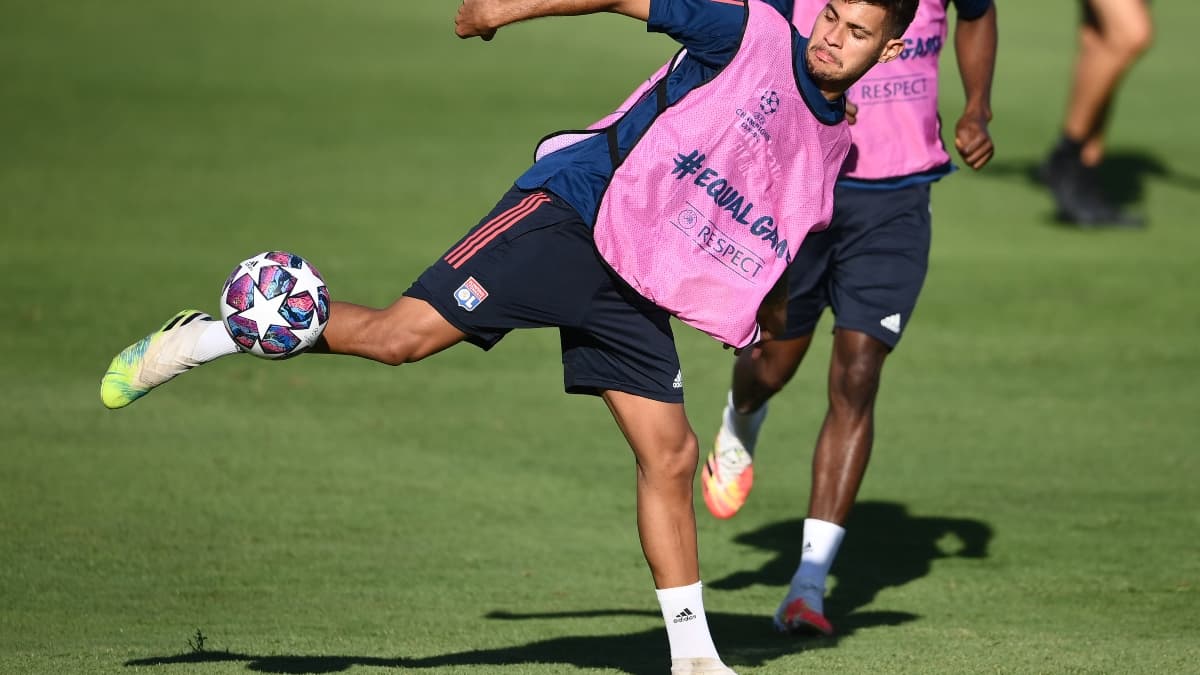 Bruno Guimaraes à l'entraînement avec l'OL lors du Final 8 de la Ligue des champions en août 2020 Bruno Guimaraes à l'entraînement avec l'OL lors du Final 8 de la Ligue des champions en août 2020