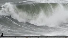 Des vagues de 6 mètres ont frappé Nice