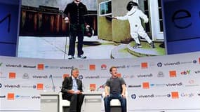 Le fondateur de Facebook, Mark Zuckerberg (à droite), et le directeur général de Publicis, Maurice Lévy, au Forum eG8, à Paris. Des représentants de la société civile estiment être évincés des débats organisés dans ce sommet, qui, en donnant majoritaireme