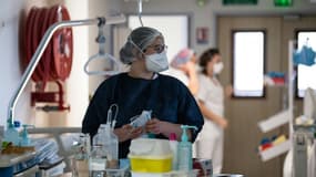 Une infirmière à l'hôpital Emile-Muller de Mulhouse le 17 novembre 2020