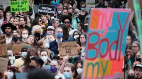 Des milliers de personnes ont manifesté ce mardi 3 mai 2022 à Manhattan pour le droit à l'avortement