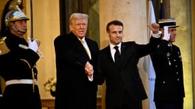 Emmanuel Macron accueille Donald Trump avant une réunion au palais présidentiel de l'Élysée à Paris, le 7 décembre 2024, en amont de la cérémonie de réouverture de la cathédrale Notre-Dame de Paris.