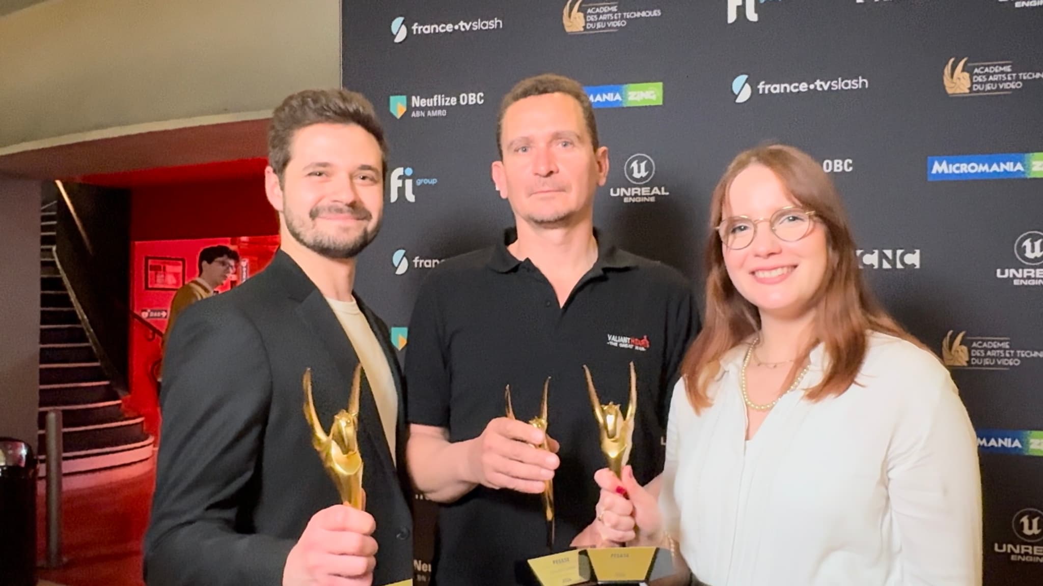 De gauche à droite: Andréas Bonnardel (Old Skull Games), Paul Tumelaire (Ubisoft Montpellier) et Camille Decressain (Old Skull Games) lors de la cérémonie des Pégases