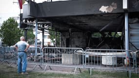 Un bureau de tabac ravagé lors des émeutes à Bihorel, près de Rouen, le 30 juin 2023.