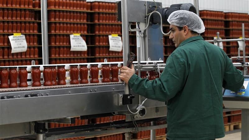 Les salariés seraient payés toute l'année, même quand aucune entreprise n'a besoin d'eux, mais ne pourraient pas accepter d'autres missions.