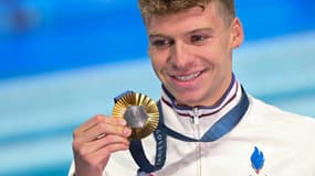 Léon Marchand médaillé d'or au 400m 4 nages aux JO de Paris 2024.