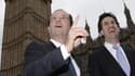 François Hollande aux côtés du leader travailliste Ed Miliband, à Londres mercredi. En proposant sans crier gare de surtaxer les plus riches, le candidat socialiste à la présidentielle a instillé une dose de surprise dans une campagne jusqu'ici plutôt lis