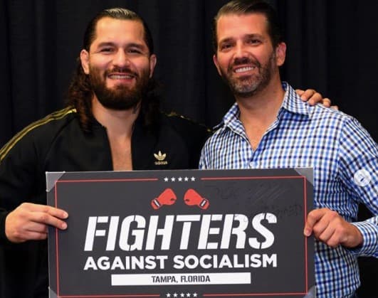 Jorge Masvidal (à gauche) et Donald Trump Jr lors de la tournée "Fighters Against Socialism" en Floride en octobre 2020