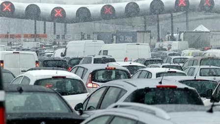 La Sécurité routière appelle à la plus grande prudence avant les chutes de neige qui devraient affecter le nord-est de la France à partir de jeudi. Selon Météo France, des flocons sont attendus sur les trois-quarts du territoire jeudi, en Ile-de-France no