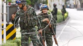 Les rues de Bangkok étaient globalement calmes jeudi et seules quelques escarmouches ont été signalées, au lendemain de l'offensive menée par l'armée thaïlandaise pour chasser les opposants au gouvernement du centre de la ville. /Photo prise le 20 mai 201