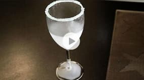 Givrer un verre à cocktails : découvrez la technique ! (vidéo)