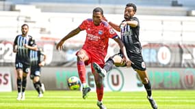 Marcelo au duel avec Fulgini, à Angers le 15 août 2021