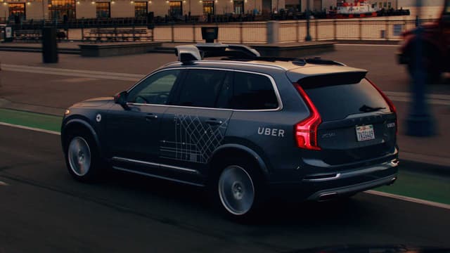 Uber aurait signé un accord avec la famille de la victime, tuée le 18 mars par l'une de ses voitures autonomes.