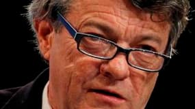 Jean-Louis Borloo affiche sa volonté de se présenter "pour gagner" à l'élection présidentielle de 2012 tout en précisant dans l'édition de mardi de La Voix du Nord qu'il se prononcera officiellement "entre l'été et l'automne". /Photo prise le 15 mai 2011/