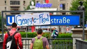 La station de métro Mohrenstrasse provisoirement renommée en George-Floydstrasse le 4 juin dernier à Berlin.