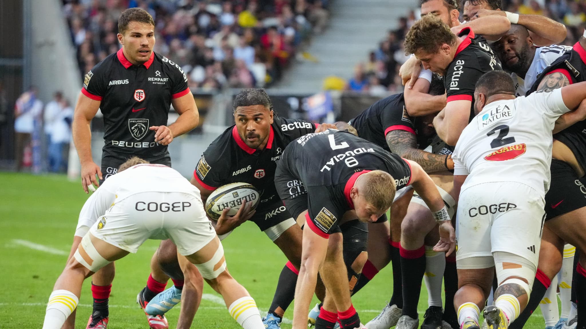 DIRECT. Top 14 : Toulouse se rapproche d'une nouvelle finale face à des Rochelais à 13 2 Toulousains et Rochelais au duel en demi finale de Top 14 le 21 juin 2024 1889122