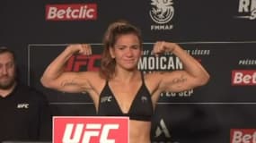 La combattante argentine Ailin Pérez pendant sa pesée à l'UFC Paris