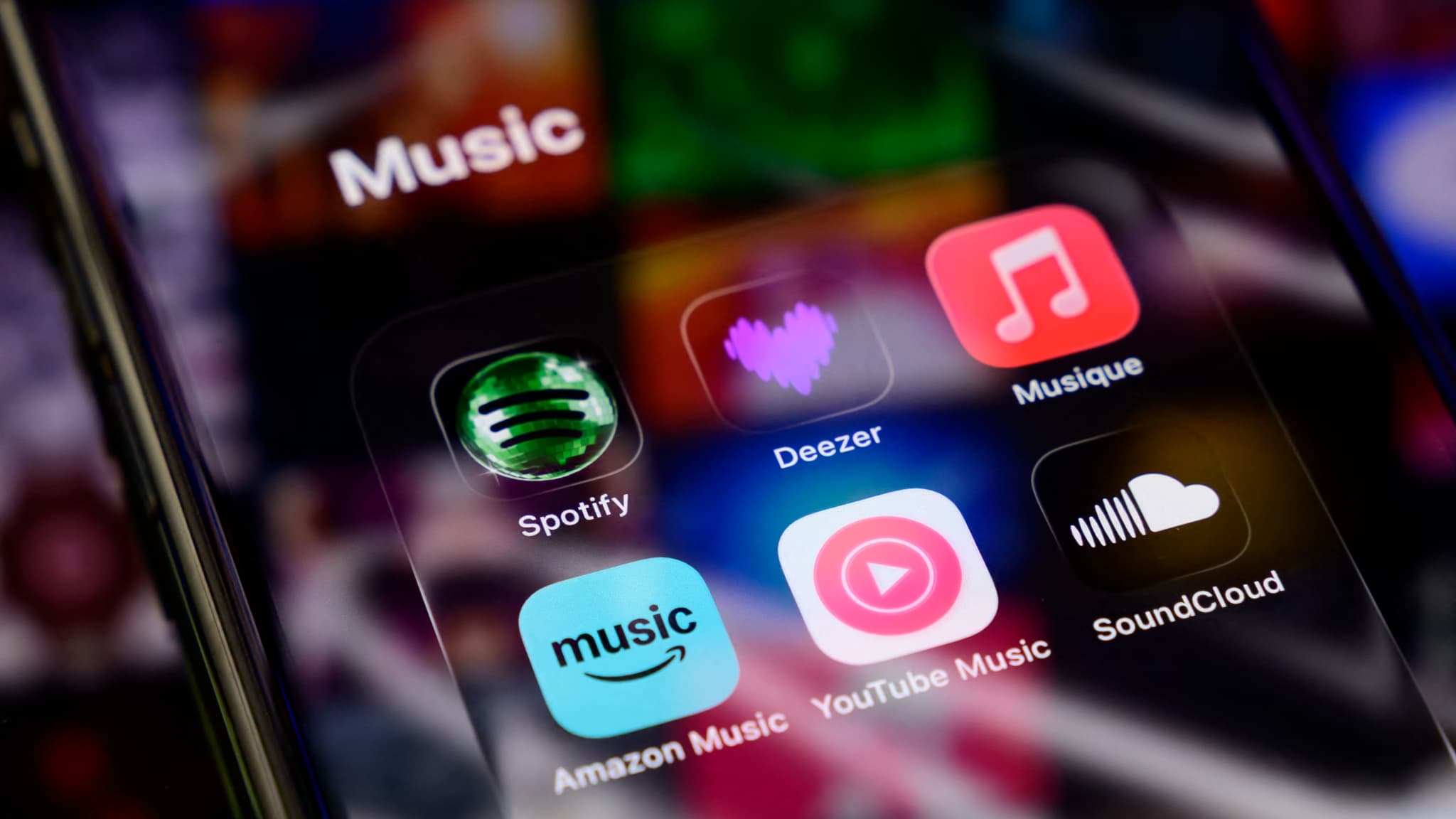 Yapay Zeka Tarafından Üretilen İçeriklere Karşı Müzik Endüstrisi, Yayın Platformlarında Daha Fazla Şeffaflık İçin İki Etiket Öneriyor