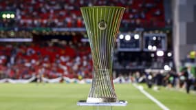 Le trophée de la Conference League