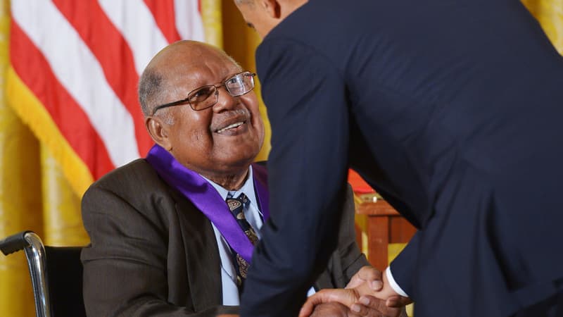 Ernest J. Gaines décoré par Barack Obama en 2012