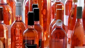 Bouteilles de vin rosé