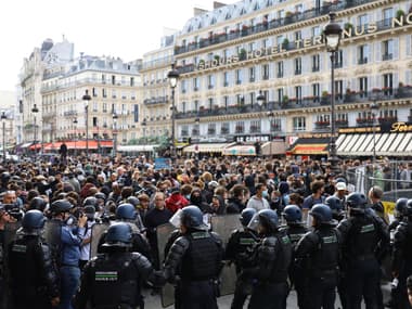 Des manifestants et des CRS à la gare du Nord le 10 septembre 2025