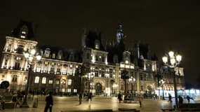L'Hôtel de Ville de Paris éclairé la nuit, le 15 novembre 2017