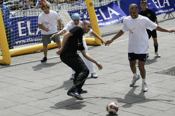 Zinédine Zidane avec l'association ELA pour la lutte lutte contre les leucodystrophies, aux alentours de Marseille le 26 mai 2007