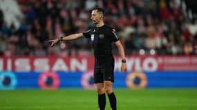 L'arbitre José María Sánchez Martínez, ici lors du match Gérone-Villarreal (14 mai 2024), sera au sifflet du clasico Real-Barça samedi