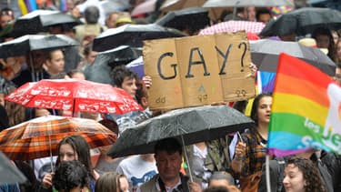 La marche des fiertés a débuté samedi sous une pluie battante.