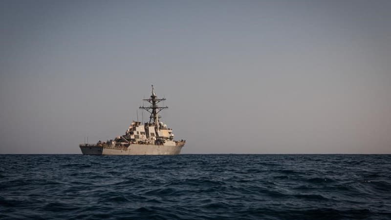 Un destroyer américain visé par un missile et trois drones houthis en mer Rouge
