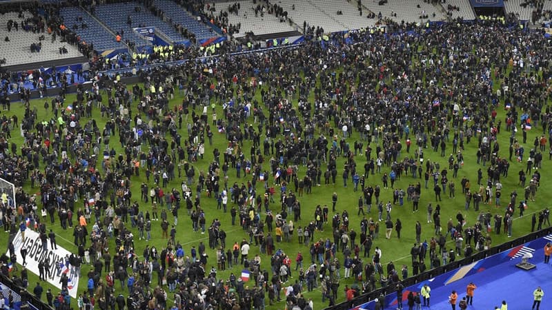 Les supporters français au Stade de France le 13 novembre 2015