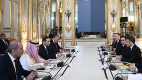 Emmanuel Macron en réunion avec des responsables de quatre pays arabes le 24 mai 2024 à l'Élysée