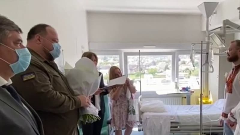 Un soldat ukrainien blessé épouse sa fiancée à l'hôpital Percy de Clamart