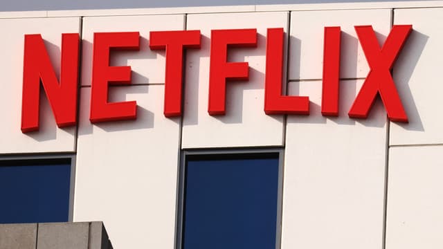 Le logo Netflix sur la façade du siège de l'entreprise américaine à Los Angeles, en Californie, le 7 octobre 2021.